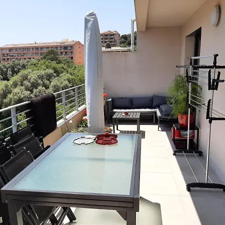 Chez Particulier Avec Sdb A Partager Avec Les Proprietaire * Porto-Vecchio (Corsica)